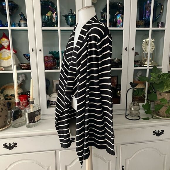 Staccato Black & White Cardigan Size Large Cascading Front - Picture 4 of 8